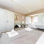 Pickering Lodges *