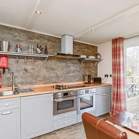 假日公园 皮克林小屋 *